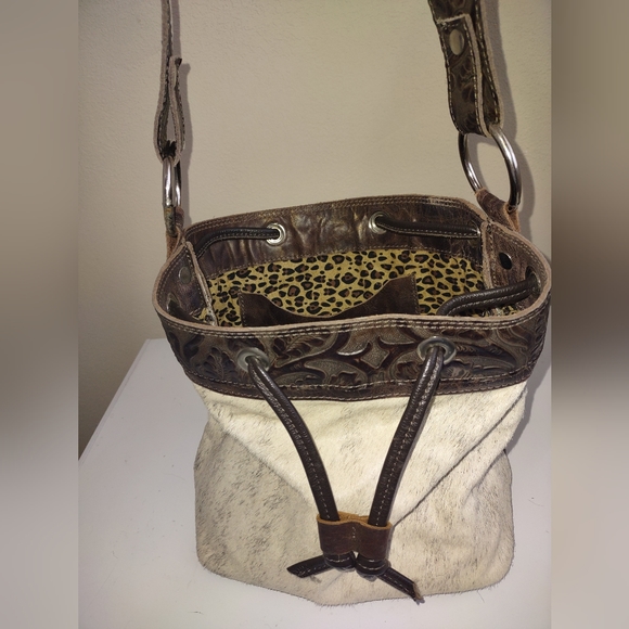 Handmade leather cowhide handbag - Picture 7 of 8